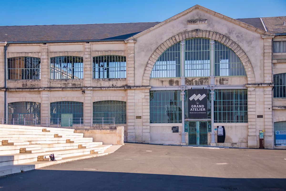 Façade du musée le grand Atelier, musée d'art et d'industrie -